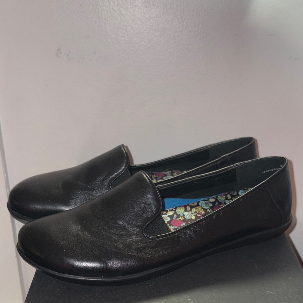 Women’s Metro loafers size 39M